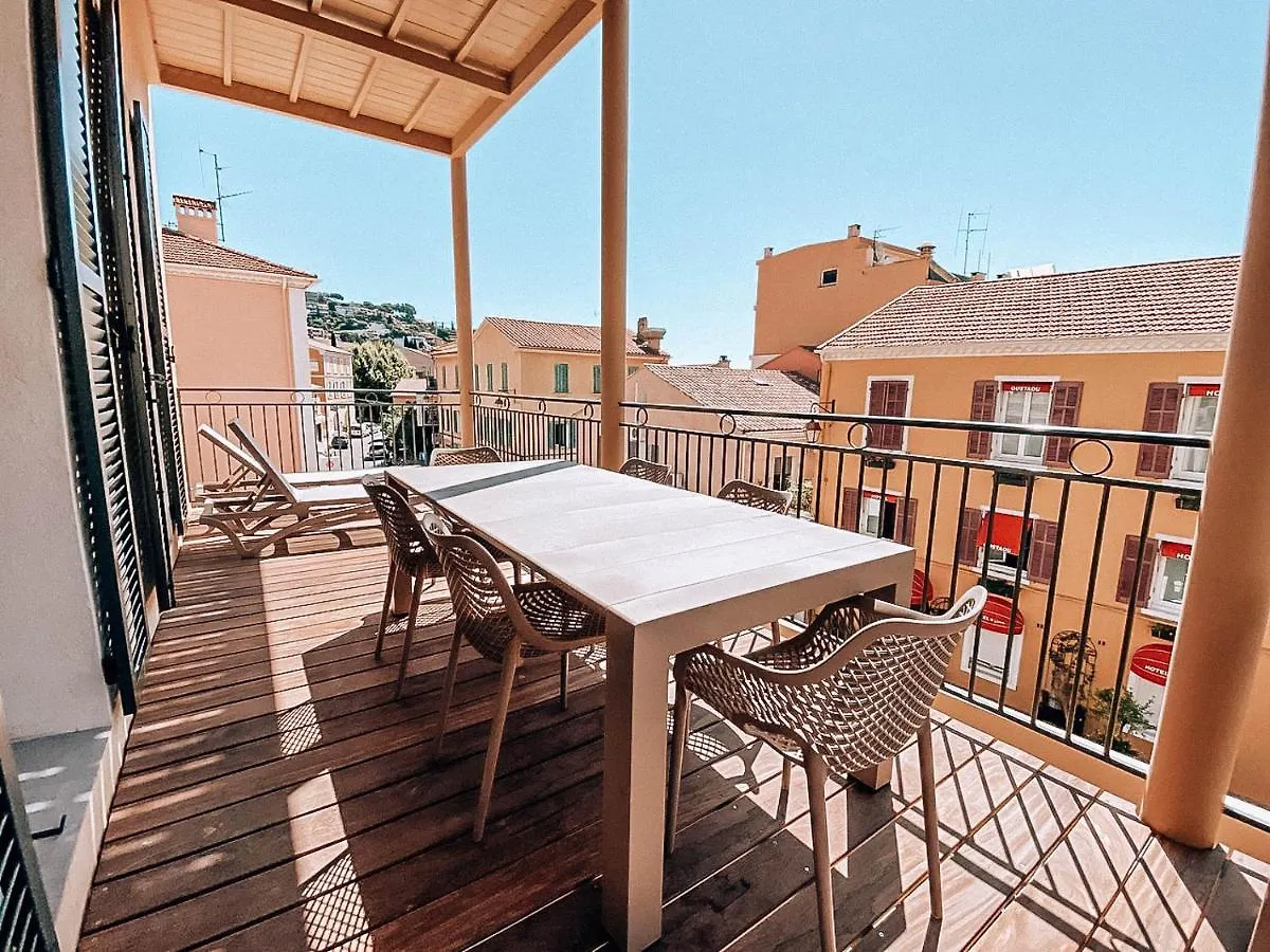 Appartement 4 Pieces Renove Terrasse Coeur De Ville Le Lavandou Francja