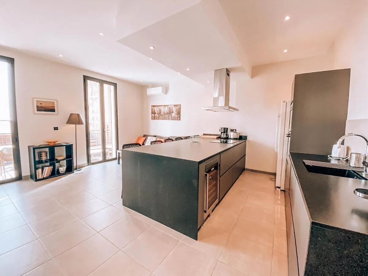 Appartement 4 Pieces Renove Terrasse Coeur De Ville Le Lavandou Apartament