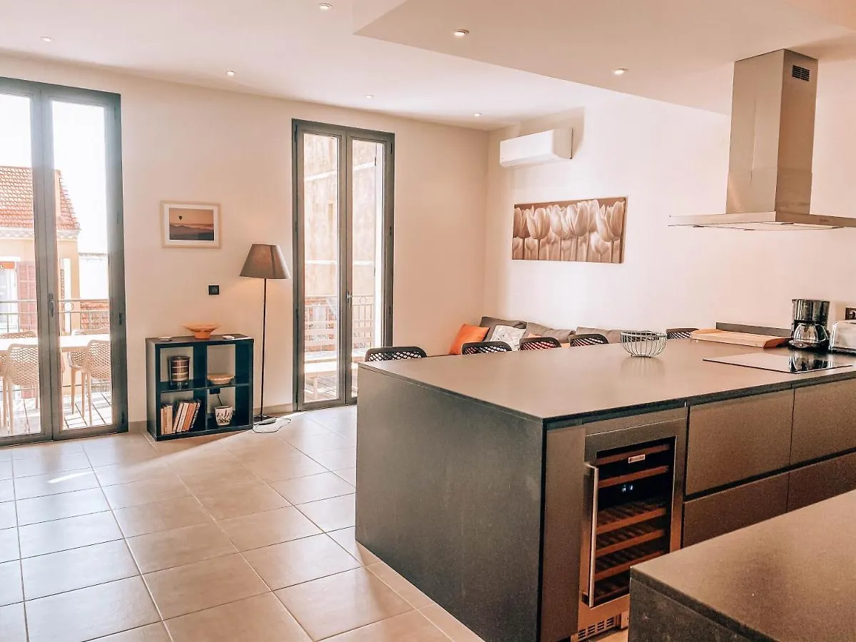 Appartement 4 Pieces Renove Terrasse Coeur De Ville Le Lavandou
