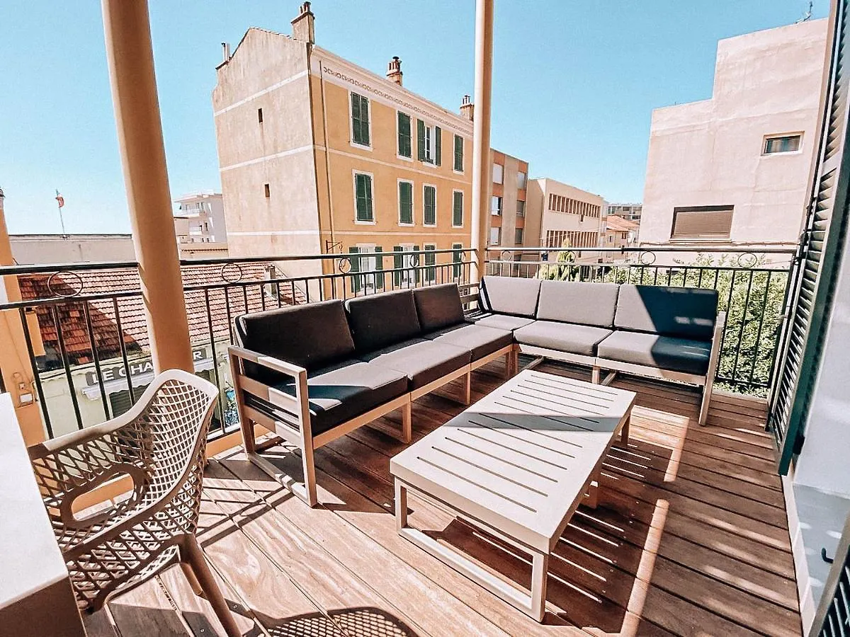 Appartement 4 Pieces Renove Terrasse Coeur De Ville Le Lavandou