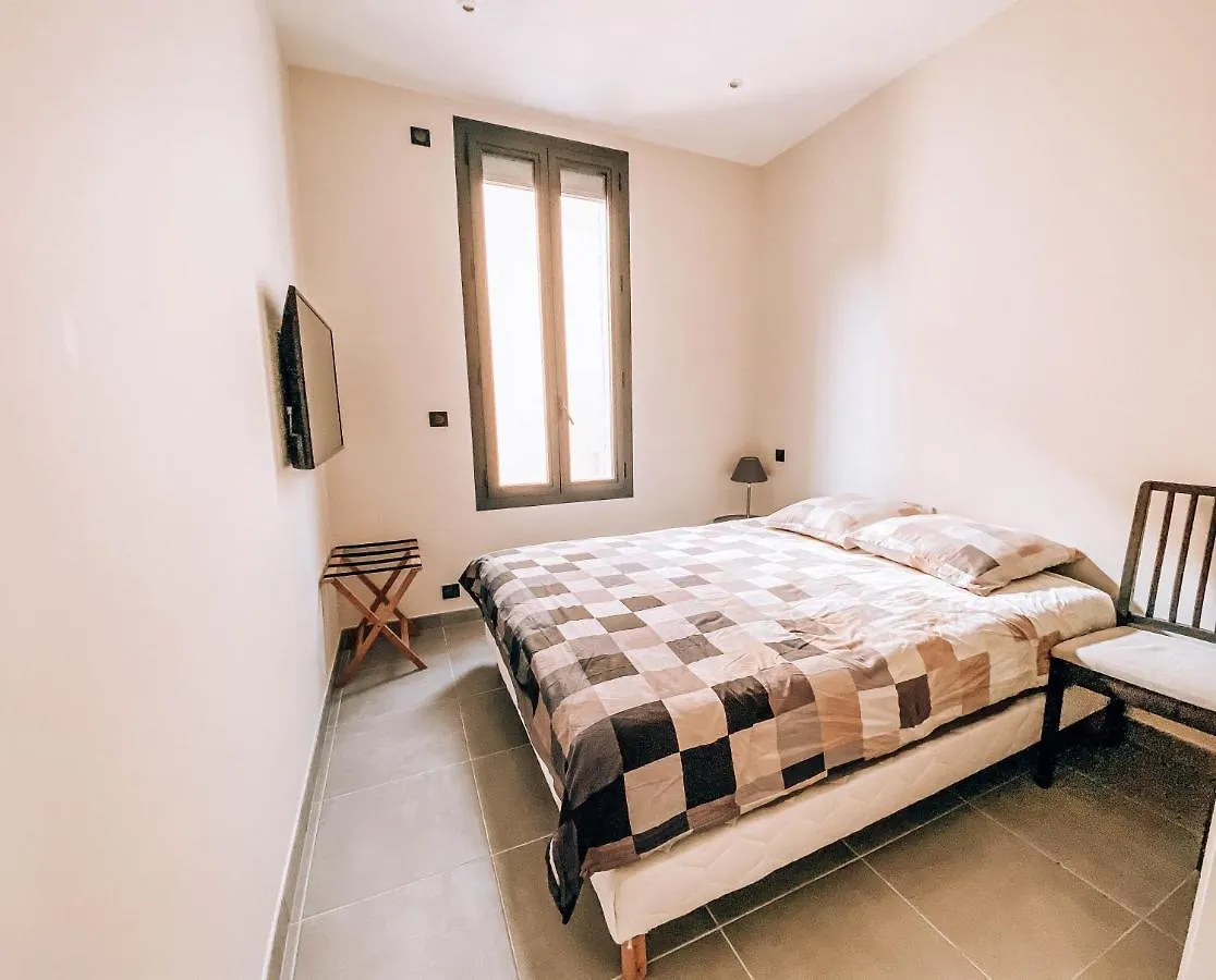 Appartement 4 Pieces Renove Terrasse Coeur De Ville Le Lavandou Apartament